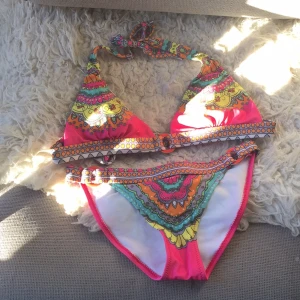  - En bikini från Victoria Secret i bra skick! Endast överdelen är använd, underdelen har inte använts alls😊🕺🏽