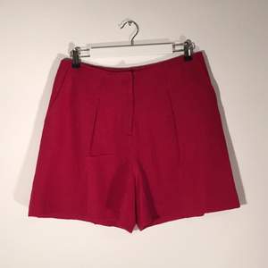 Winter shorts in Christmas red 