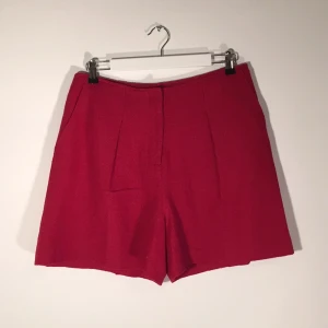  - Winter shorts in Christmas red 