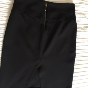  - En kjol från Zara (se baksidan)