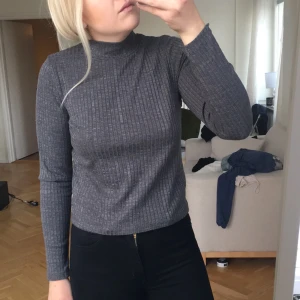  - Magtopp från Gina Tricot 