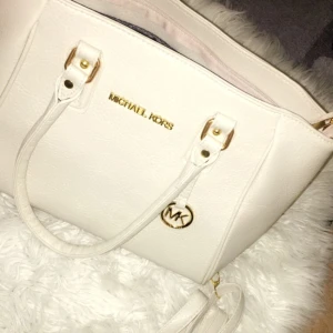  - Ej äkta MK väska. Helt ny oanvänd. Fler bilder kan tas! 