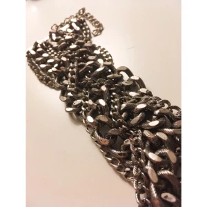  - Säljer mitt breda snygga armband! Sparsamt använt. 


Om du inte kan mötas upp i Göteborgsområdet så skickar jag gärna smycket men köparen står då för frakten. Säljer en del annat, gå gärna in på min profil och kolla! 