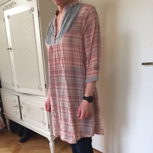  - Supersöt tunn tunika. Inköpt i en butik som bara sålde dyra eko/fairtrade kläder. 