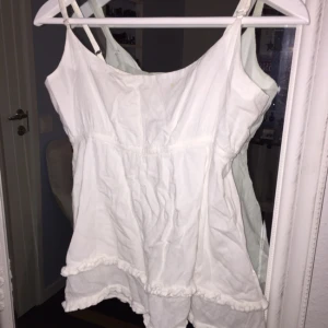  - Vitt linne/blus från lager 157 i storlek S, använd endast en gång