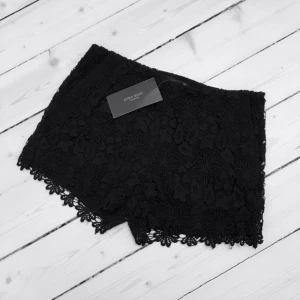  - Shorts från Zara, aldrig använda! Supersöta och mjuka men för små för mig! 