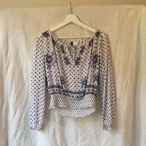 beautiful blouse from H&M! Never used, good quality and nice material! 