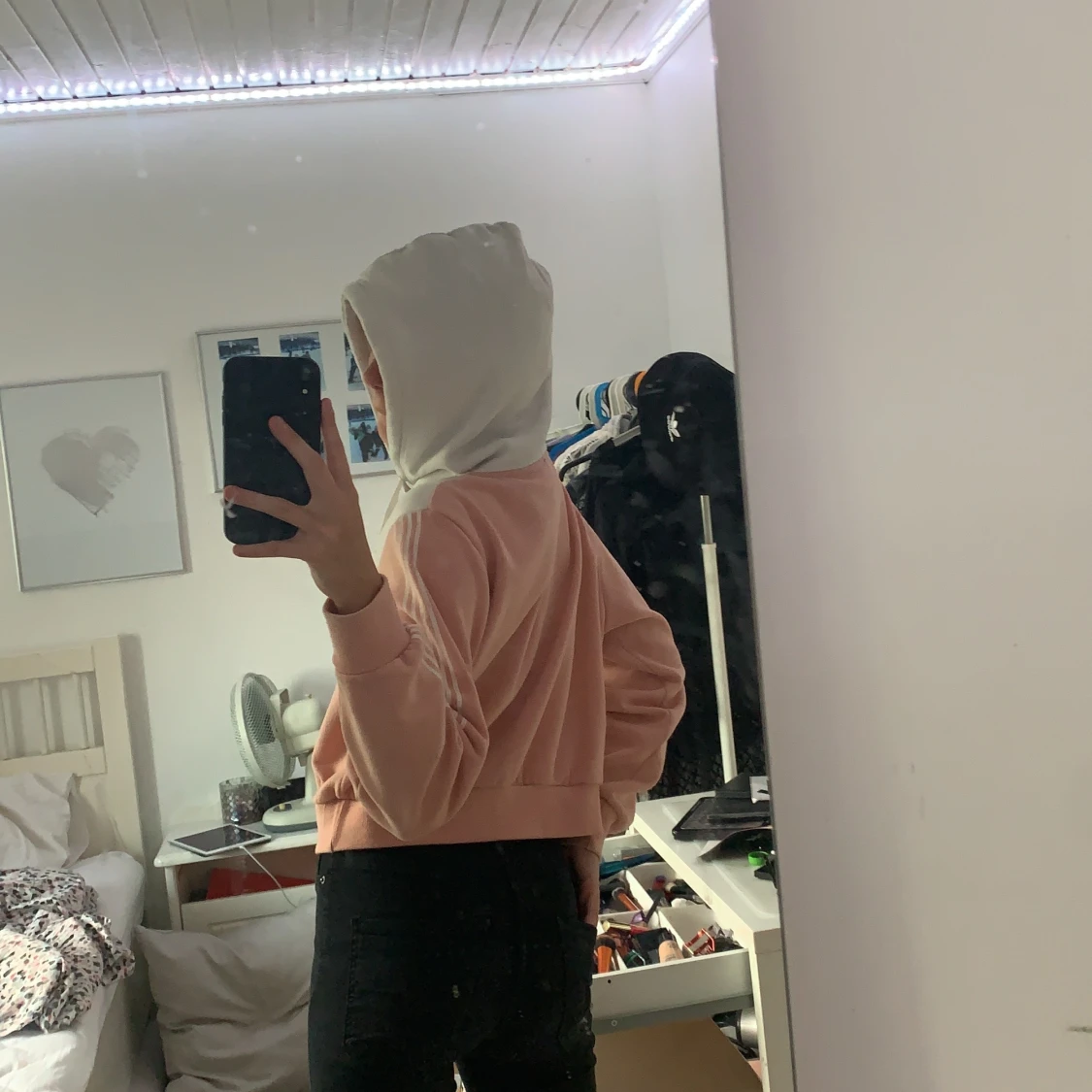 Kroppad hoodie från Bikbok  - 90