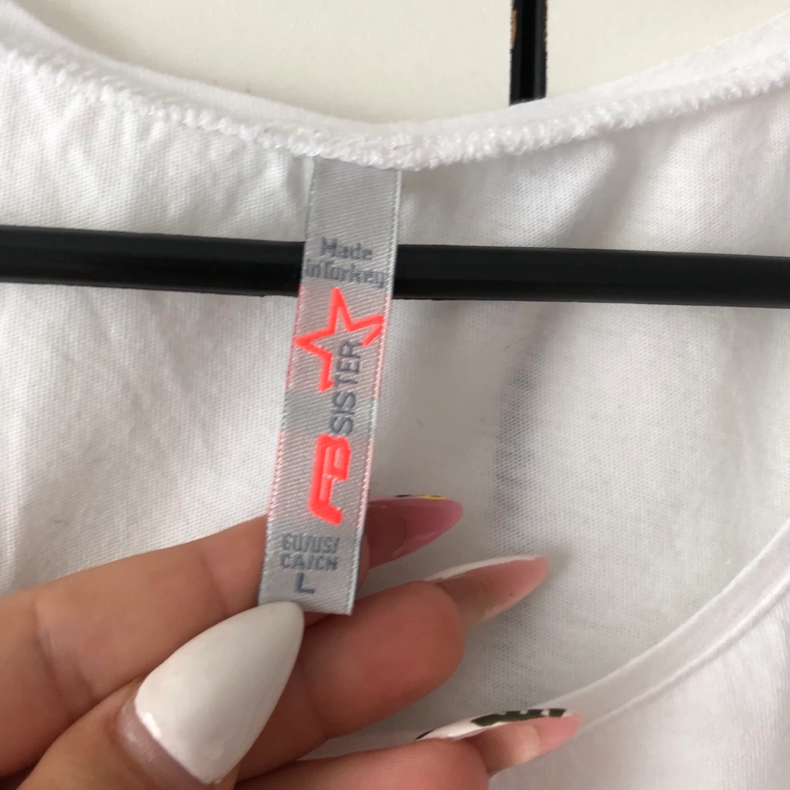 Vit linne med tryck. Storlek L - 91