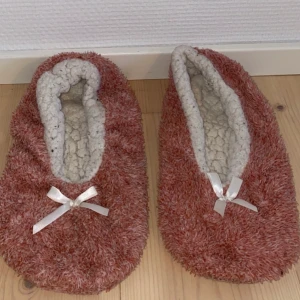 Tofflor  - Ett par ballerina tofflor i storlek 38/39.