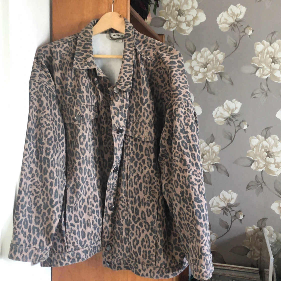 Jeansjacka i leopard  - 90