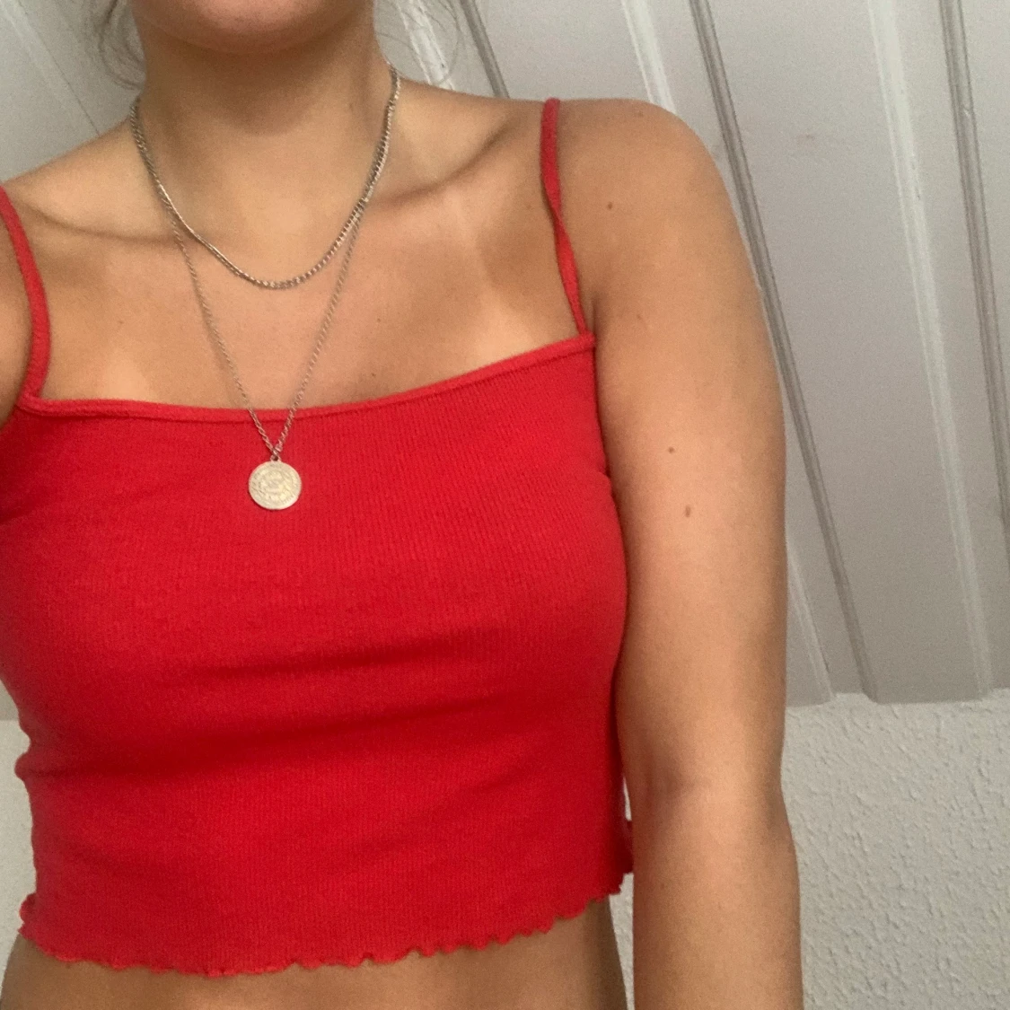 Populär ribbad röd croptop med ”frill” - 90