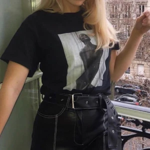 the cool elephant t-shirt - Säljer min t-shirt från the cool elephant. Inte använd många gånger, så den är i ett bra skick. Köparen står för frakten💞