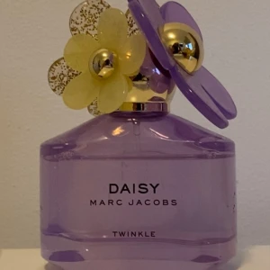 daisy parfym - damparfym från marc jacobs. endast testad går att fraktas. 