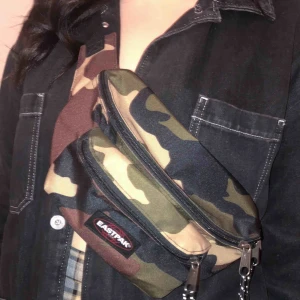  - Eastpack magväska använd max 3 gånger. Ord pris: 299kr🧚🏻‍♀️
