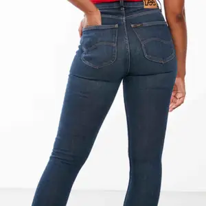 Lee IVY Jeans för dam storlek:W25  L31 passar mig som vanligtvis har S men funkar också på XS