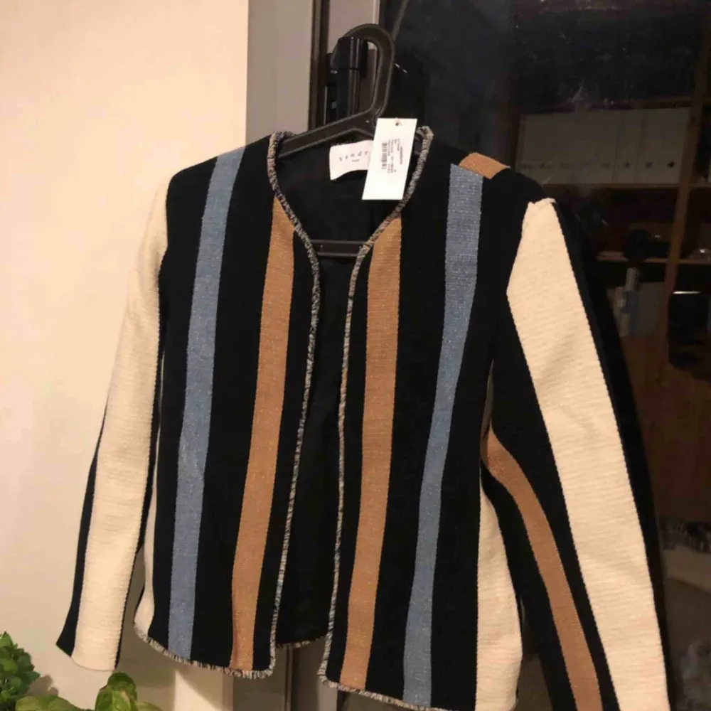 Sandro Paris jacket size 40 (medium) New!. Jackor.