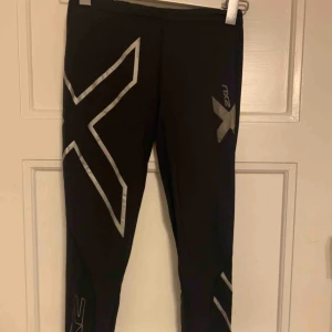  - 2xu tights. Långa. Nyskick. Strl S. Frakt 43kr
