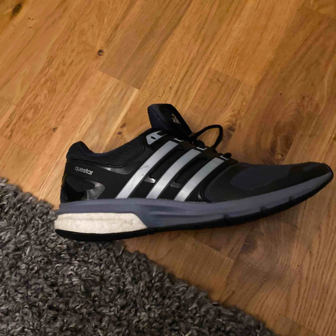 Adidas träningsskor  - 90