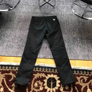  - Carhart byxor svarta Väldigt sparsamt använda då dem var lite tajta på mig.