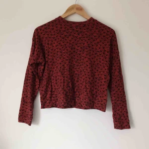  - Köpt second hand. Upplevs som en S. Kan mötas upp i Sthlm.