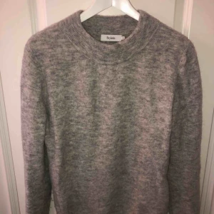  - Superfin tröja från stylein, kosta 2200kr. Storlek s. Kan skicka fler bilder om önskas. 