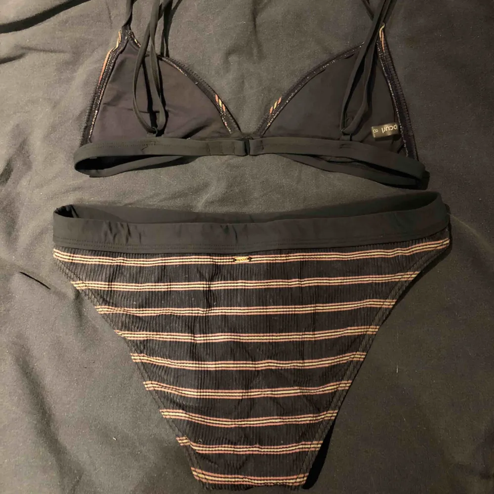 En bikini från ripcurl som är köpt i Australien för ca 2 år sen. Väldigt fin men har tyvärr vuxit ur den. . Övrigt.