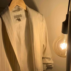 - Rutig blazer/ kavaj från HM. 