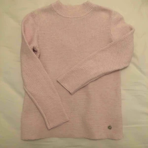  - Tunnare stickad tröja, från märket 365. Perfekt på sommarkvällar! 