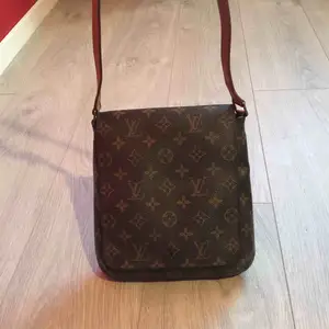 Authentic Louis Vuitton M51387 musette salsa bag long strap. Good condition. Cowhide Leather. With proof of purchase/receipt. With serial number. Guaranteed authentic. Classic LV Monogram design. I have other LV on sale. The item is about 20 -25cm. 