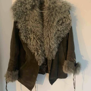  - By Malina jacka! Äkta päls och mocka. 