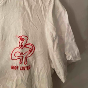  - Skitsnygg tshirt från monki! 