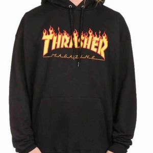  - Säljer denna trasher hoodie i strl 36. Använd fåtal gånger. Köpt för 999 kr men säljes för 300kr + frakt🥰