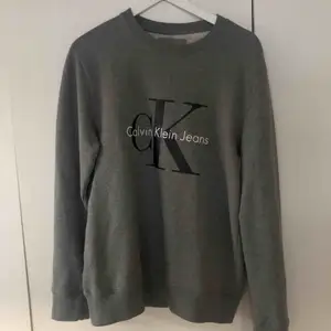 Calvin Klein tröja strl M Skick 9/10 Säljes på grund av den är för liten för mig 