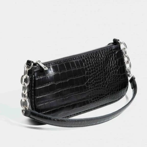  - (Inte min bild, men har exakt den) Ganska fin väska, använt den ca 2-3 gånger men nu använt jag inte den så tänkte sälja den :)❤️ köpte den för 499kr då och tänkte sälja den för 300 + frakt 50kr 