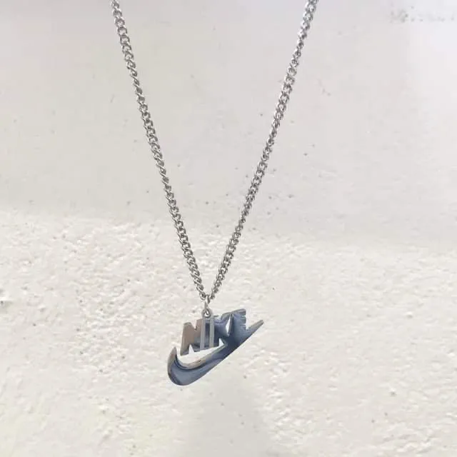 I sell this new ”titanium silver” Nike necklace🖤 . Accessoarer.