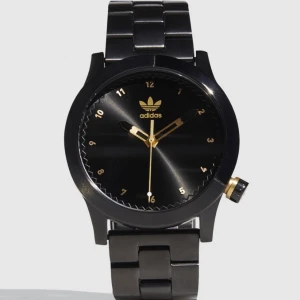 Adidas M1_SST Svart/guld - Passar storlek S/M original, ej använd med prislapp och original förpackning. Original pris 2000kr