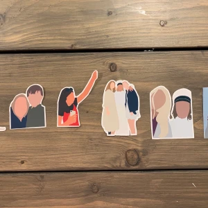 Personliga klistermärken!  - Säljer egen gjorda klistermärken i valfritt motiv. Skicka en bild så animerar vi den och gör ett klistermärke. Coolt att sätta på mobilen, datorn med mera! Frakt: 11kr ”JAG KÖR I EN MÅNAD NU, SEN STOPPAR JAG ETT TAG!” Köp nu om ni vill ha!! 