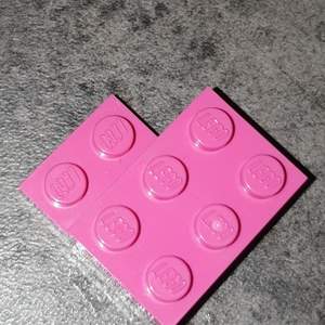 Säljer de hära heart lego necklace du kan göra allt med de (D.I.Y) jättefin❤️