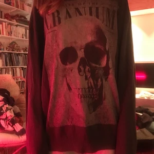 Döskalle tröja  - Cool Döskalle tröja från märket FSBN☠️. Bud 170!
