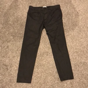 Just junkies kostymbyxor  - Kostymbyxor från just junkies i storlek Medium och i bra skick.