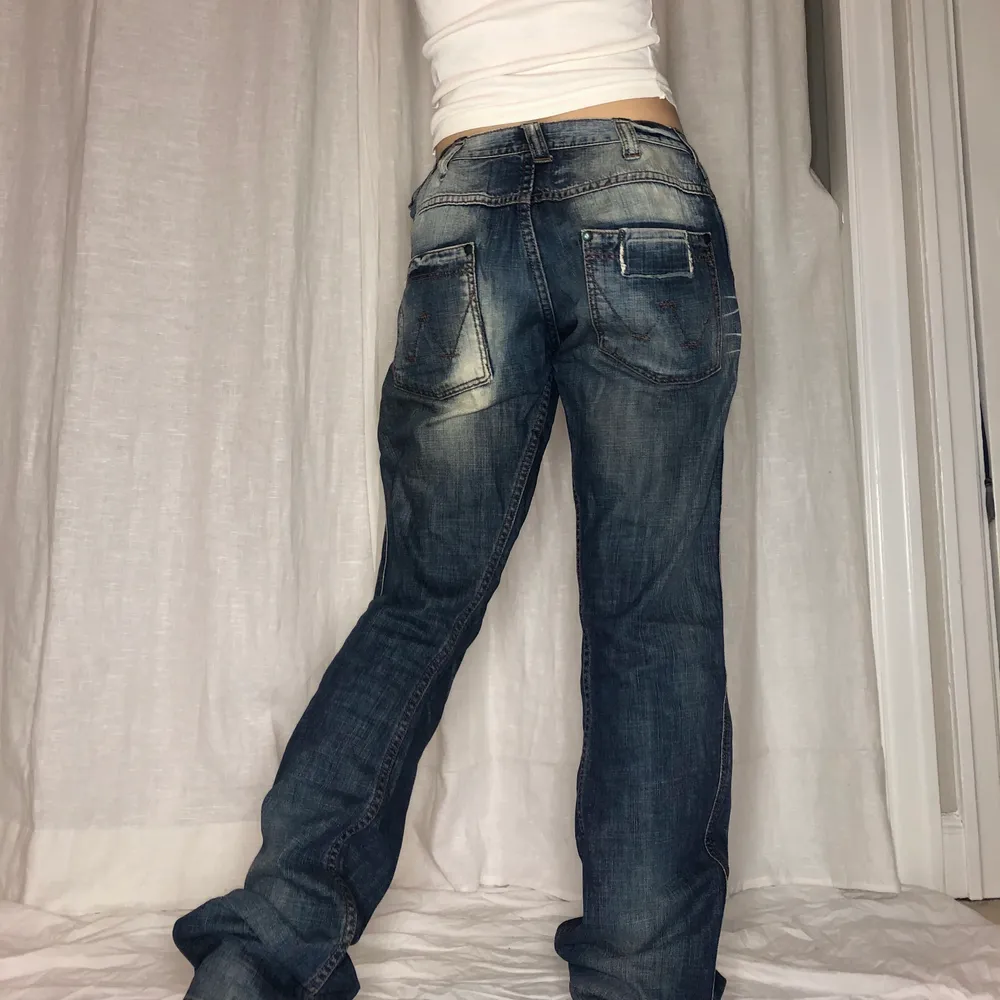 Feta baggyjeans! Insydda för att passa W27-29✨ Midjemått: 84cm, innerbenslängd: 94cm! 🥰. Jeans & Byxor.