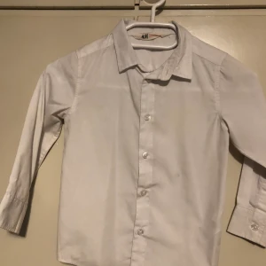 Barn skjorta storlek 3-4Y  - Storlek 3-4Y