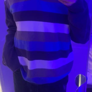 Fin tröja - Väldigt fin typ sweatshirt och Jag köpte den hära på stadsmission för 119kr. 