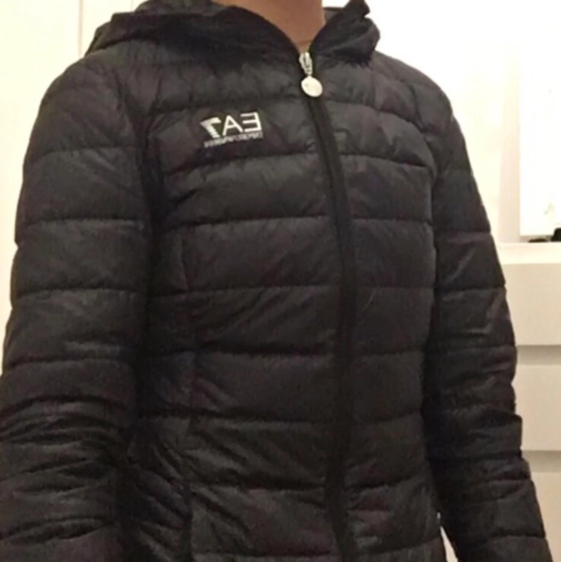 Jag säljer nu en ea7 jacka!