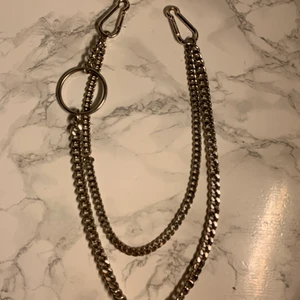 Byx kedja  - En kedja man hänger på sidan av byxorna 