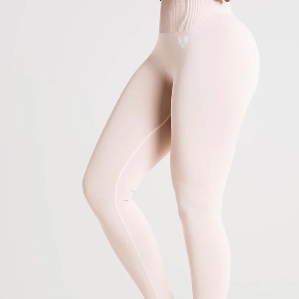 Säljer Women’s best tights i väldigt bra skick för 200kr💗  Skicka Dm för mer bilder 🥰  . Övrigt.