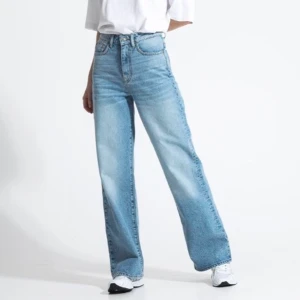Straight leg jeans - Helt nya med tagg och prislap på. Har både xs och s. Köpare står för frakt