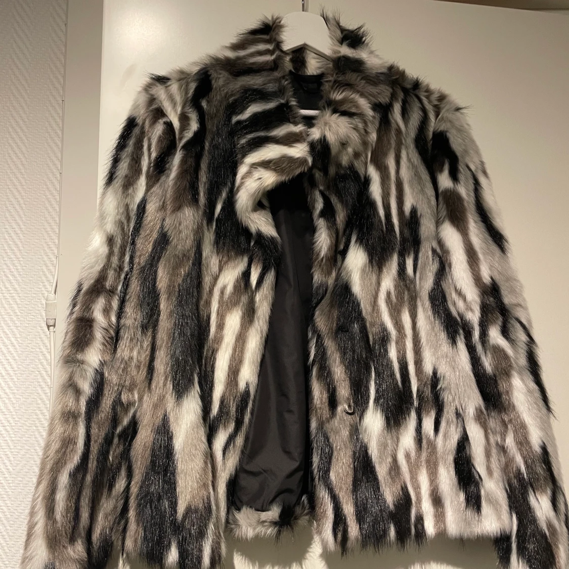 Faux fur jacka - 90