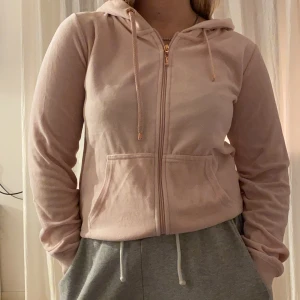 Velour zip Hoodie  - Från Cubus men knappt använd